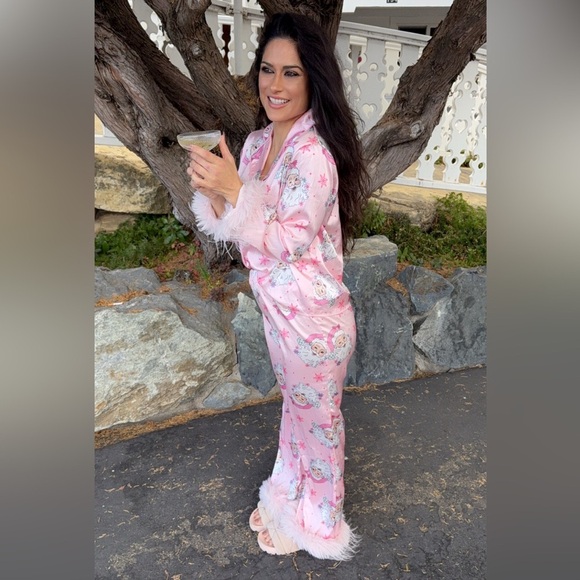 🎅🏽NWT🎅🏽Sexy Santa Pink Christmas 2 Piece Button Up Silky Pajama Set w Fur Trim - Picture 1 of 17
